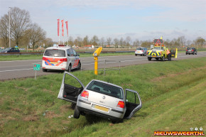 Personenauto in de sloot op A2 Nederweert