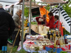 Streekmarkt bij buitencentrum de Pelen in Ospel