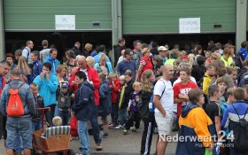 Wandelvierdaagse KVW Nederweert 2013 van start vanaf gemeentegarage.