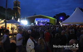 2013-08-10 Festeynder plein Nederweert Eind 2013  143