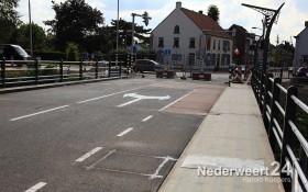 Het grove werk voor de verbreding van Brug 15 zit erop. nu komt de afwerking.