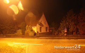 Woning overval in Leveroy. Daders maken zwarte mercedes buit.