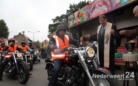 2013-09-26 Kermisexploitanten gezegend op Dries tijdens toertocht Weert 1255