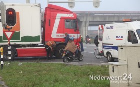 Vrachtauto met pech op afrit A2 Nederweert