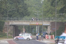 Vrouw op spoor weert