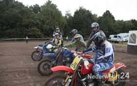 Prinssen carnaval op zijspan motorcross Leveroy