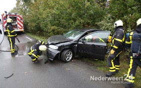 Ongeval Eindhovenseweg Weert, eenzijdig auto tegen boom