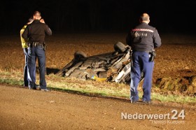 Auto over de kop Eindhovenseweg Laar, Weert