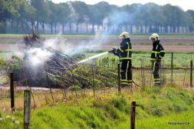 Brandweer blust 2 kleine brandjes-005