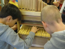 orgelbouwers op school De Schrank in Ospel4