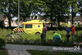 Vrouw valt met fiets Ospelseweg Nederweert