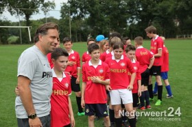 Art Lengeler train jeugd eindes Boys in Nederweert eind voetbal