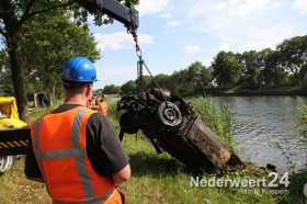 Auto in kanaal Wessem-Nederweert