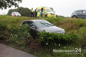 Auto over de kop Eindhovenseweg Weert