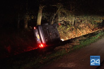 Auto in de sloot Caluna Heythuysen