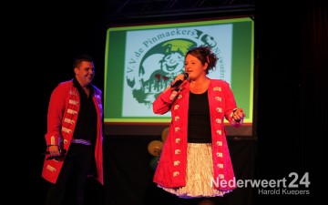 2013-11-16-winnaar-Ni-jwieërter-Vastelaovundj-Schlagerfestival-Pinmaekers-2037