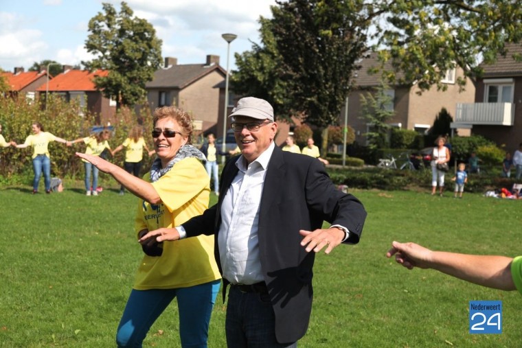 Dansen met de burgemeester tijdens KVW Nederweert 5606