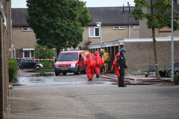 Gasfles gevonden woonwijk Weert LFO brandweer politie 5771