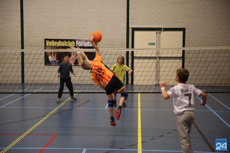 Open nemen Verspilling 10.000ste Limburgse kind aan het volleyballen - Nederweert24