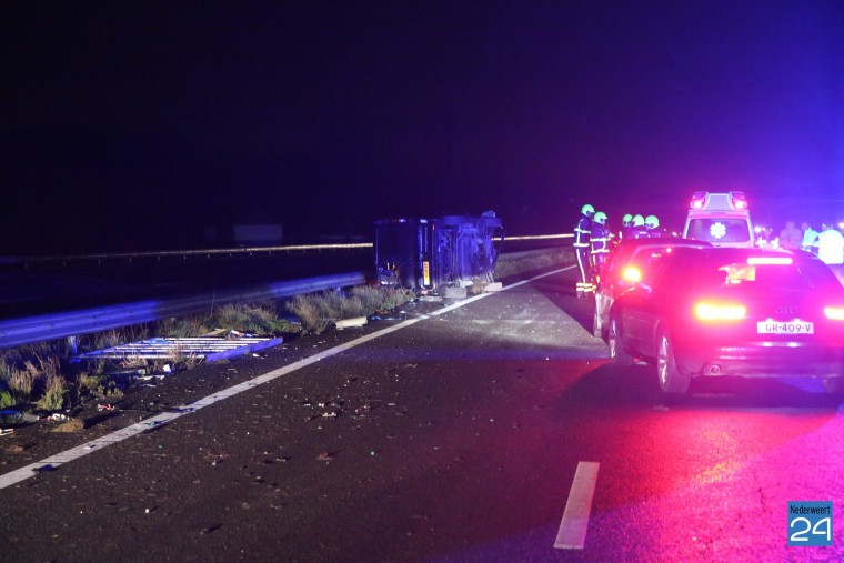 Auto op zijn kant A2