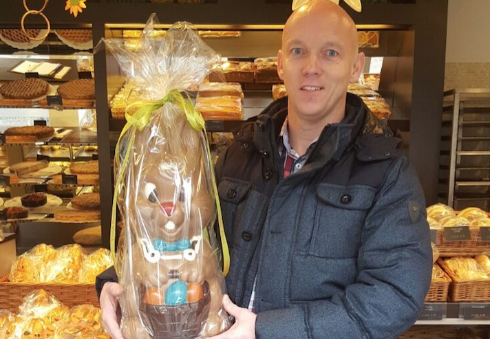 slecht band Clam Edward wint joekel van een paashaas bij bakkerij Broekmans - Nederweert24