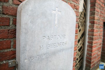 grafsteen Pastoor Seegers Budschop 16-6-1916 - 20-11-1992-2