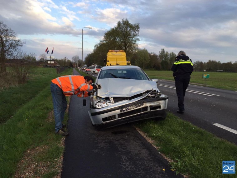 Auto vrachtwagen ongeval N280