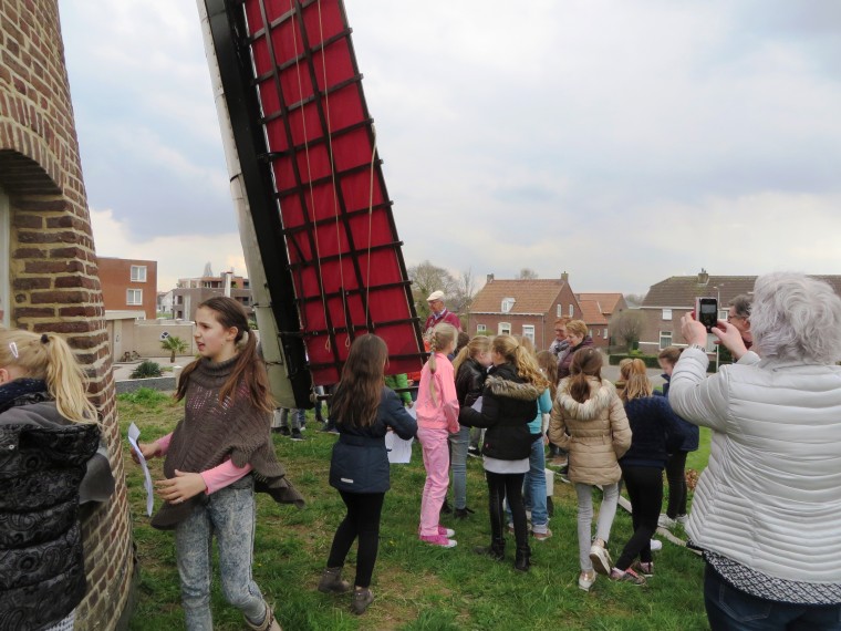 Leerlingen van de Schrank Ospel bezoeken molen de Korenbloem 2