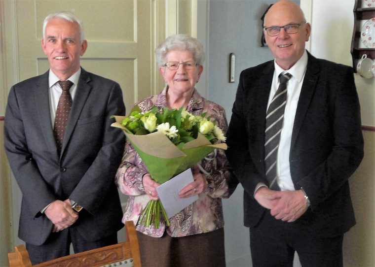 burgemeester-en-wethouder-komen-feliciteren Nederweert