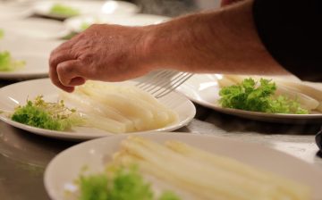 Asperge op bord