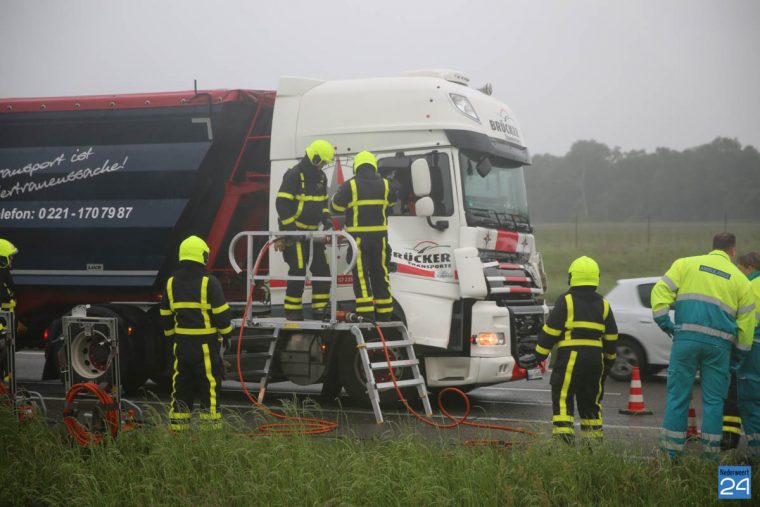 ONgeval vrachtwagens A2 Nederweert-7