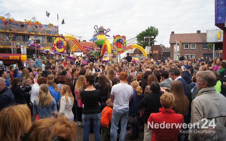 Ruud Feltkamp, bekend GTST, bezoekt Ospel Kermis