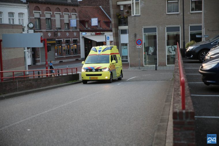 Ambulance Stadhuisplein Weert-1