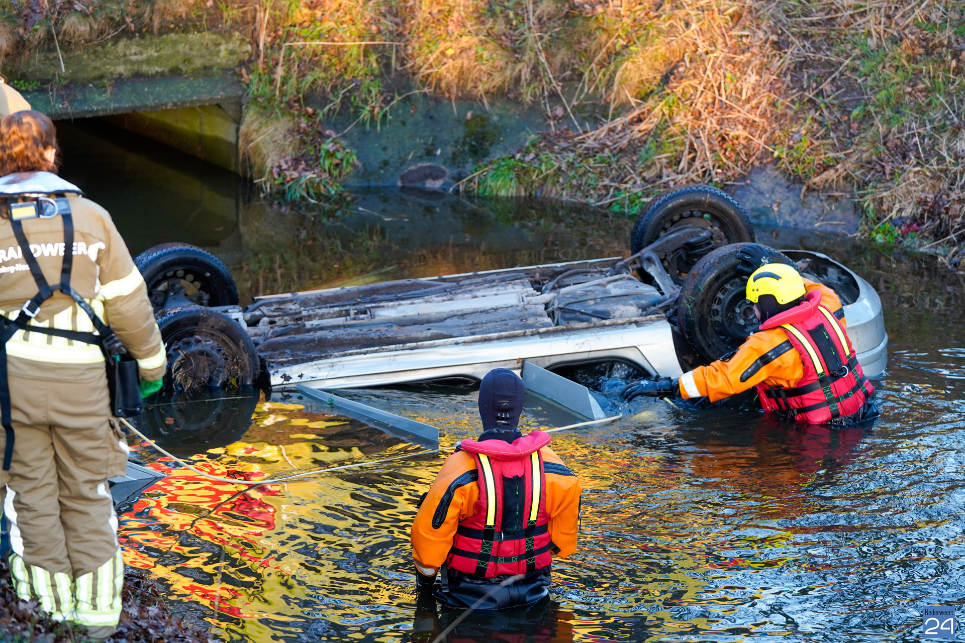 Auto Belandt Op De Kop In De Sloot Inzittende Overleden Nederweert24