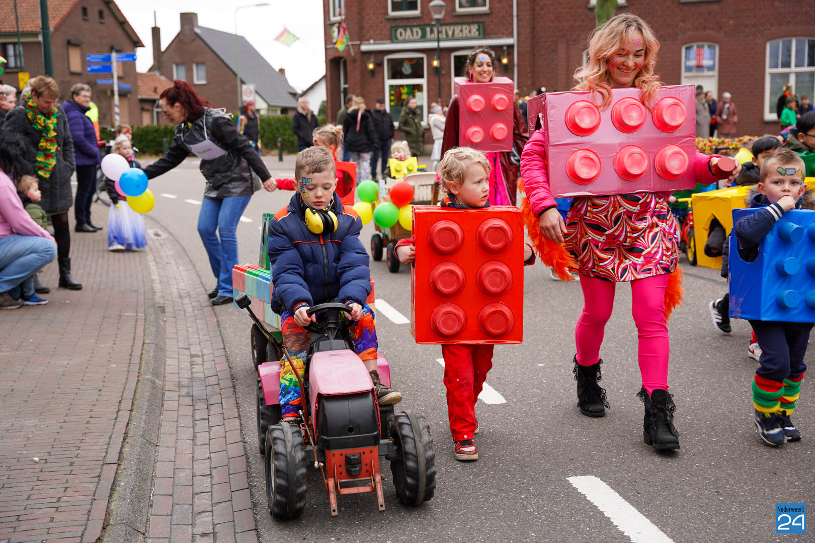 Carnavalsoptocht Leveroy In Beeld Nederweert