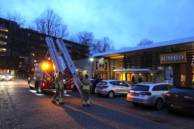 Brandgerucht supermarkt Oranjeplein in Weert