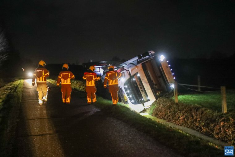 Melkwagen in de sloot