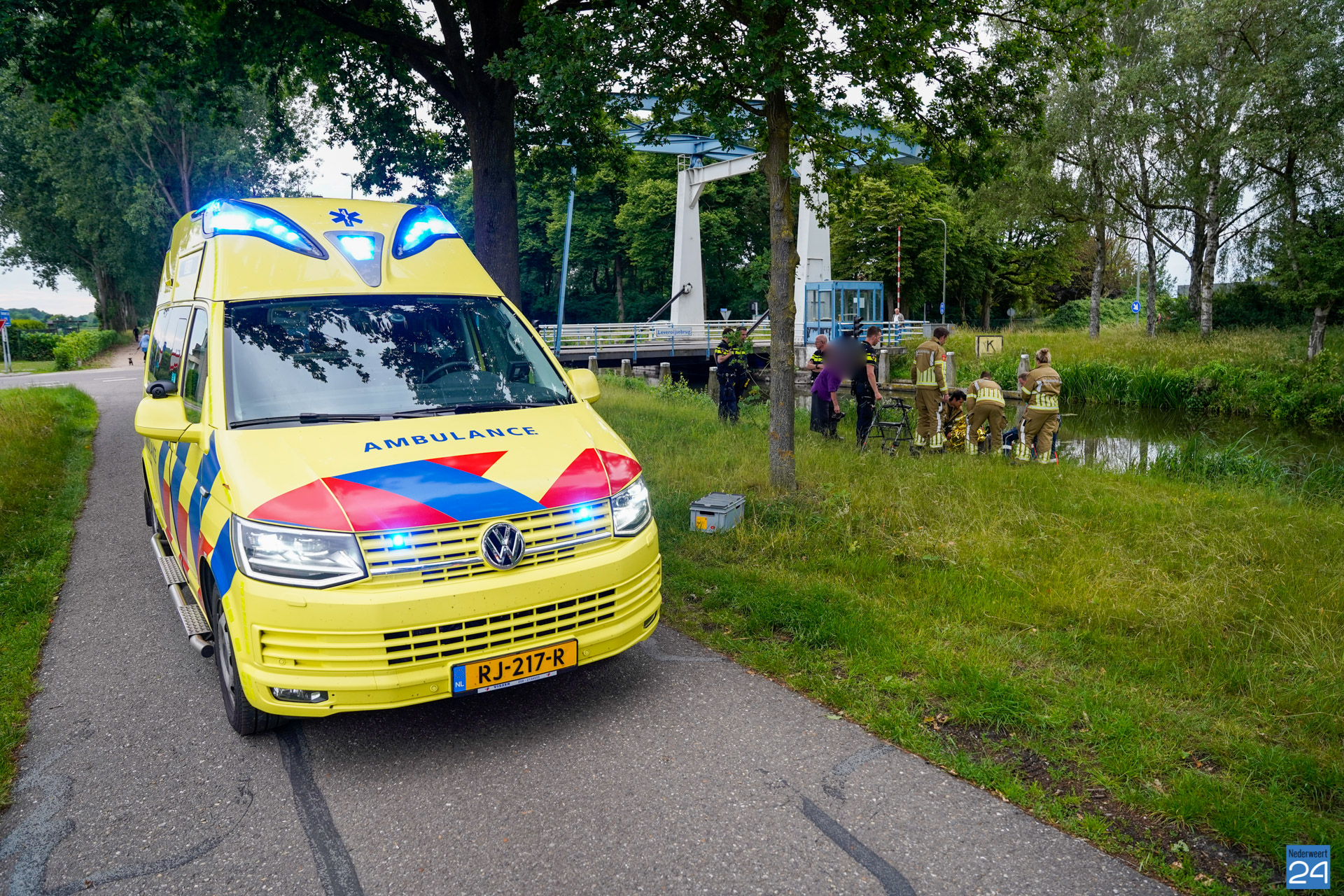 Woman rescued from canal in Nederweert-Eind