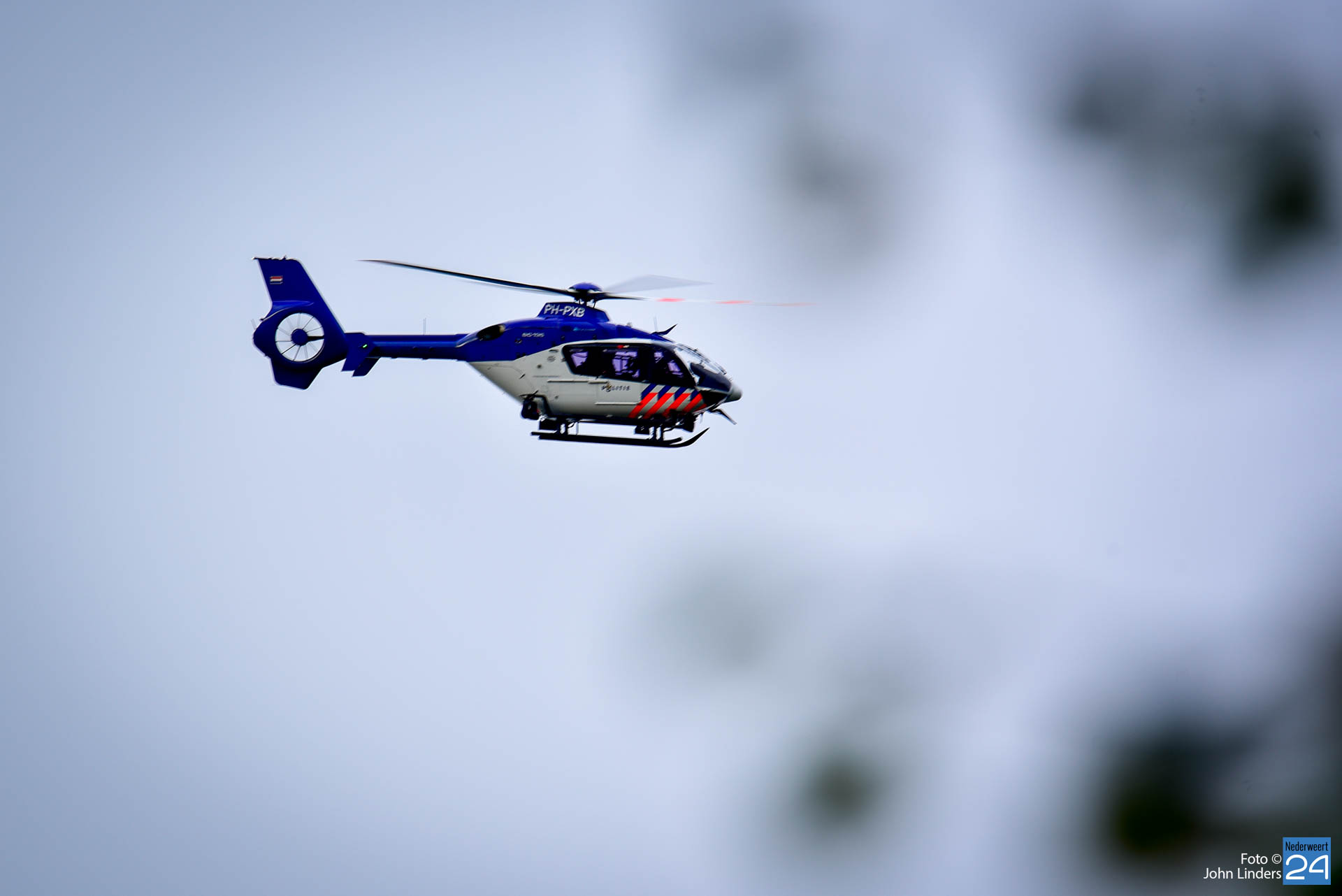 Police helicopter and sonar in search of the missing man in Nederweert