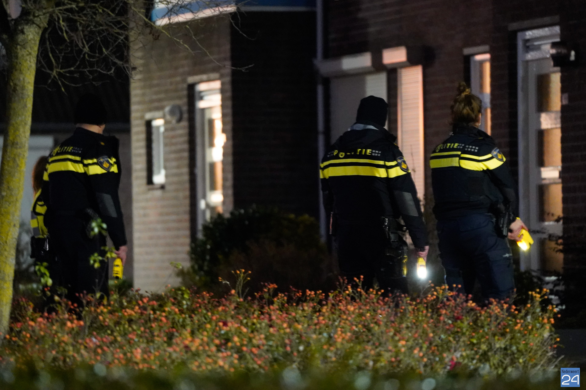 Verwarde Man Zet Buurt Op Stelten In Ospel, Politie Zet Taser En Hond ...