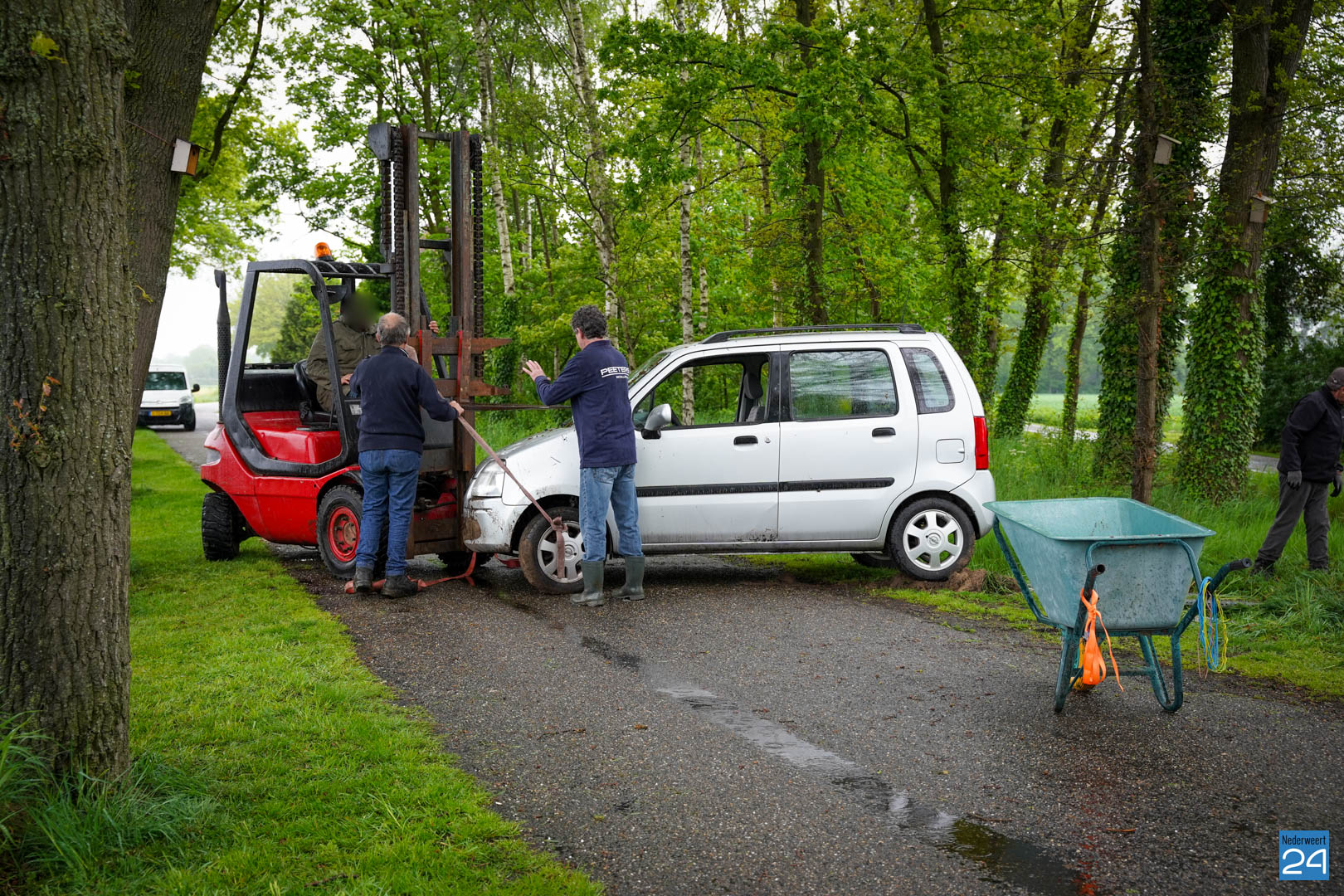 Auto Belandt In Greppel Aan Stienestraat In Weert - Nederweert24