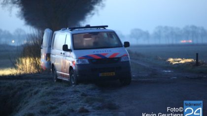 11politie-schiet-op-gestolen-auto-Ospel