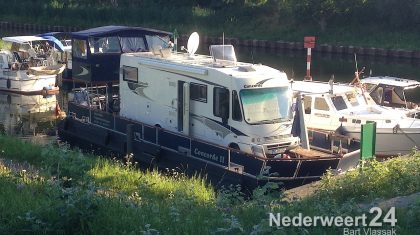 Camperboot in passantenhaven Nederweert