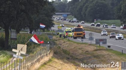 Zaterdagmiddag is een auto langs de kant van de weg geraakt in in de sloot geraakt.