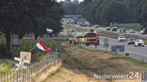 Zaterdagmiddag is een auto langs de kant van de weg geraakt in in de sloot geraakt.