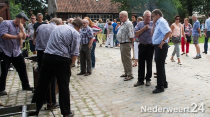 Een van de projecten die Eynderhoof momenteel onderhanden heeft is de restauratie/onderhoud van smeedwerken op het kerkhof van Ospel.