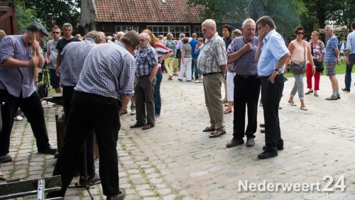 Een van de projecten die Eynderhoof momenteel onderhanden heeft is de restauratie/onderhoud van smeedwerken op het kerkhof van Ospel.