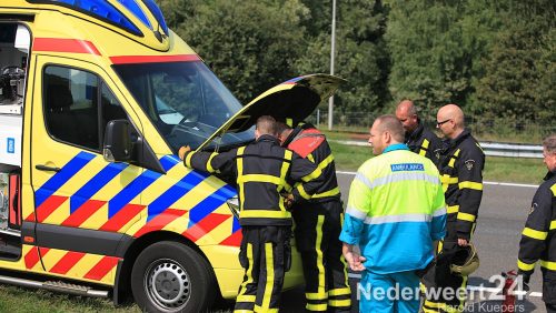 Ongeval A2 Auto in de sloot. Een persoon bekneld