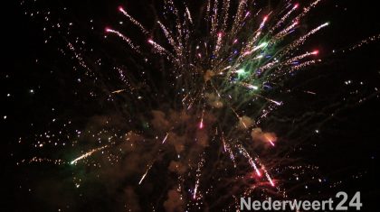 Vuurwerk tijdens opening Brug 15 en Kermis Nederweert