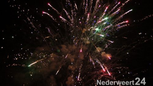 Vuurwerk tijdens opening Brug 15 en Kermis Nederweert